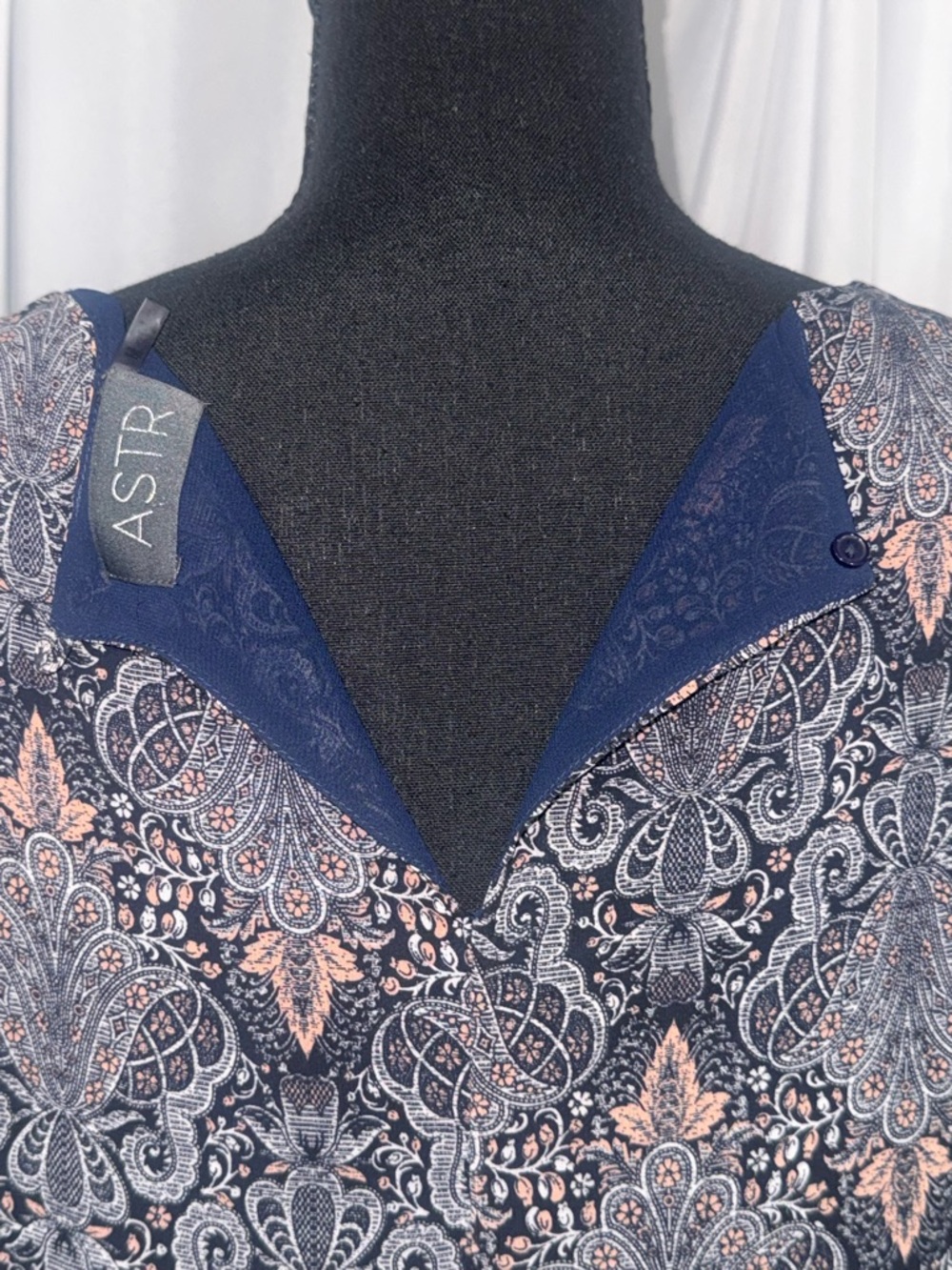 Astr Black Long-Sleeve Damask Swing Dress with Beige Details - Picture 6 of 8